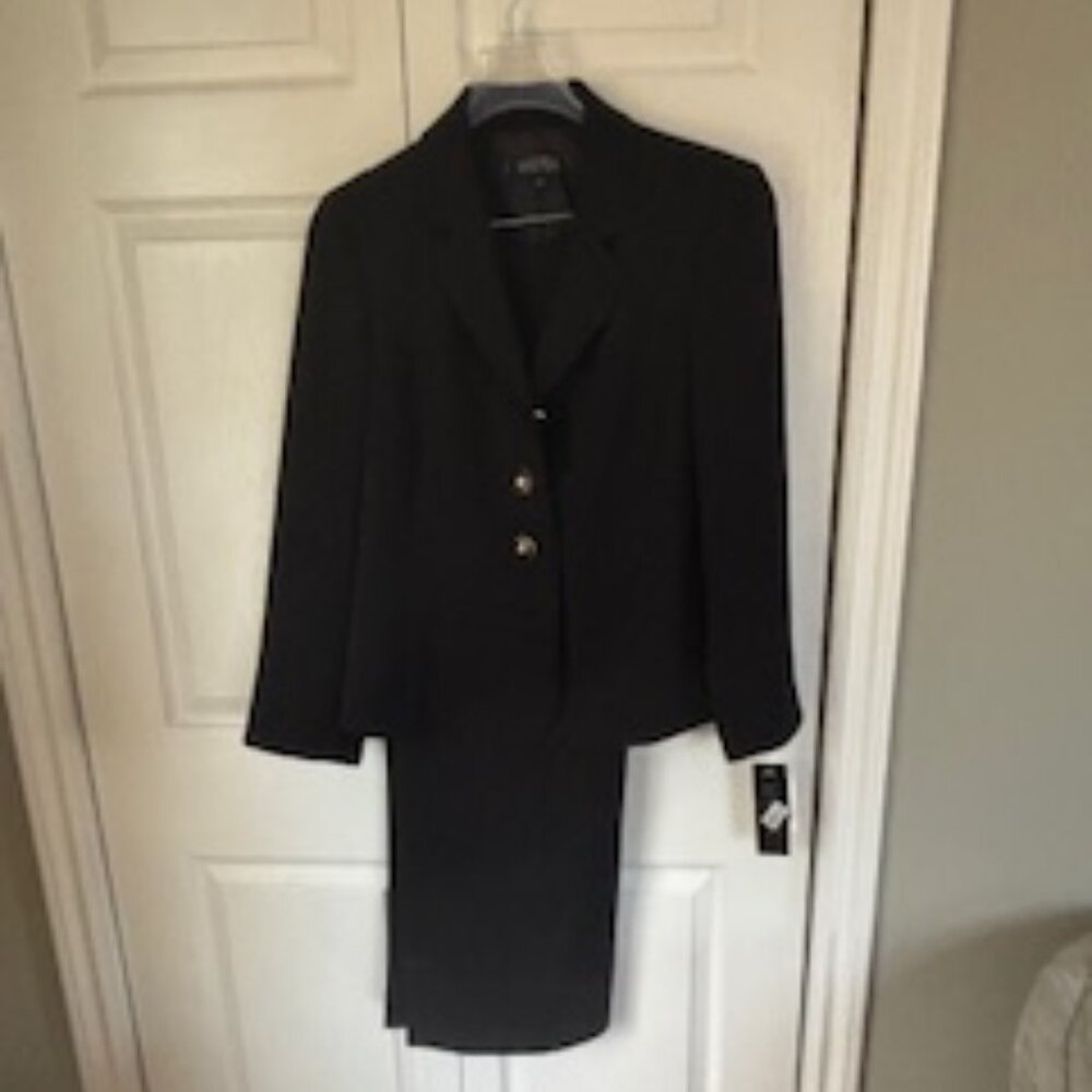 NEVER WORN! Iconic Kasper Ladies Petite size 14 Fall Black SUIT!